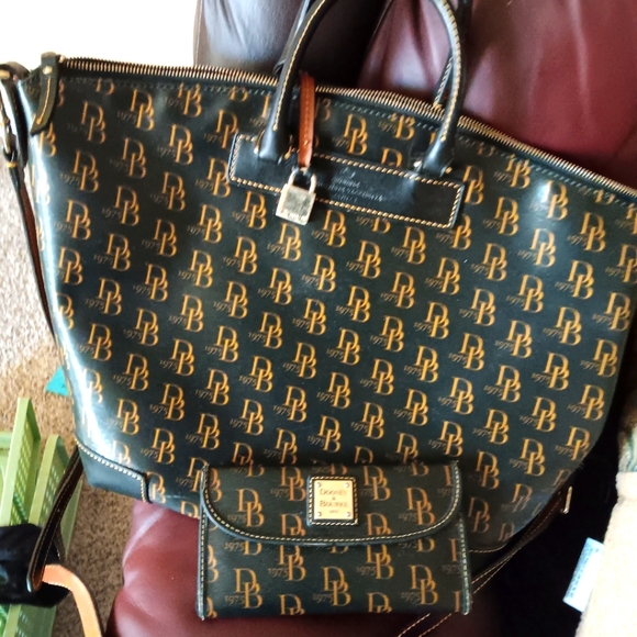 Dooney & Bourke Logo Tote and Wallet Set